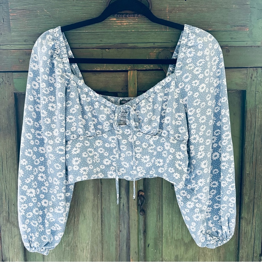 Wild Fable White and Blue Puff Sleeve Crop Blouse